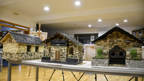 El Bierzo 'se convierte' en piedra con la exposición de maquetas de Carracedelo El Bierzo 'se convierte' en piedra con la exposición de maquetas de Carracedelo