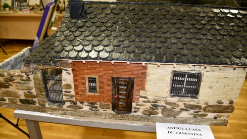 El Bierzo 'se convierte' en piedra con la exposición de maquetas de Carracedelo El Bierzo 'se convierte' en piedra con la exposición de maquetas de Carracedelo