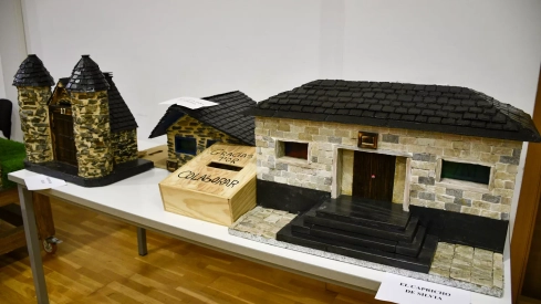El Bierzo 'se convierte' en piedra con la exposición de maquetas de Carracedelo El Bierzo 'se convierte' en piedra con la exposición de maquetas de Carracedelo