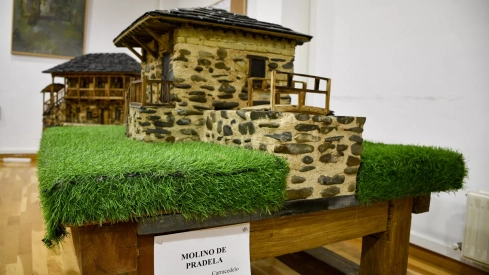 El Bierzo 'se convierte' en piedra con la exposición de maquetas de Carracedelo El Bierzo 'se convierte' en piedra con la exposición de maquetas de Carracedelo