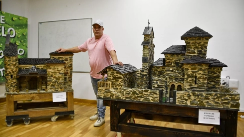 El Bierzo 'se convierte' en piedra con la exposición de maquetas de Carracedelo El Bierzo 'se convierte' en piedra con la exposición de maquetas de Carracedelo