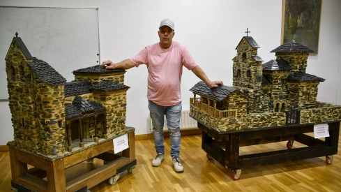El Bierzo 'se convierte' en piedra con la exposición de maquetas de Carracedelo El Bierzo 'se convierte' en piedra con la exposición de maquetas de Carracedelo