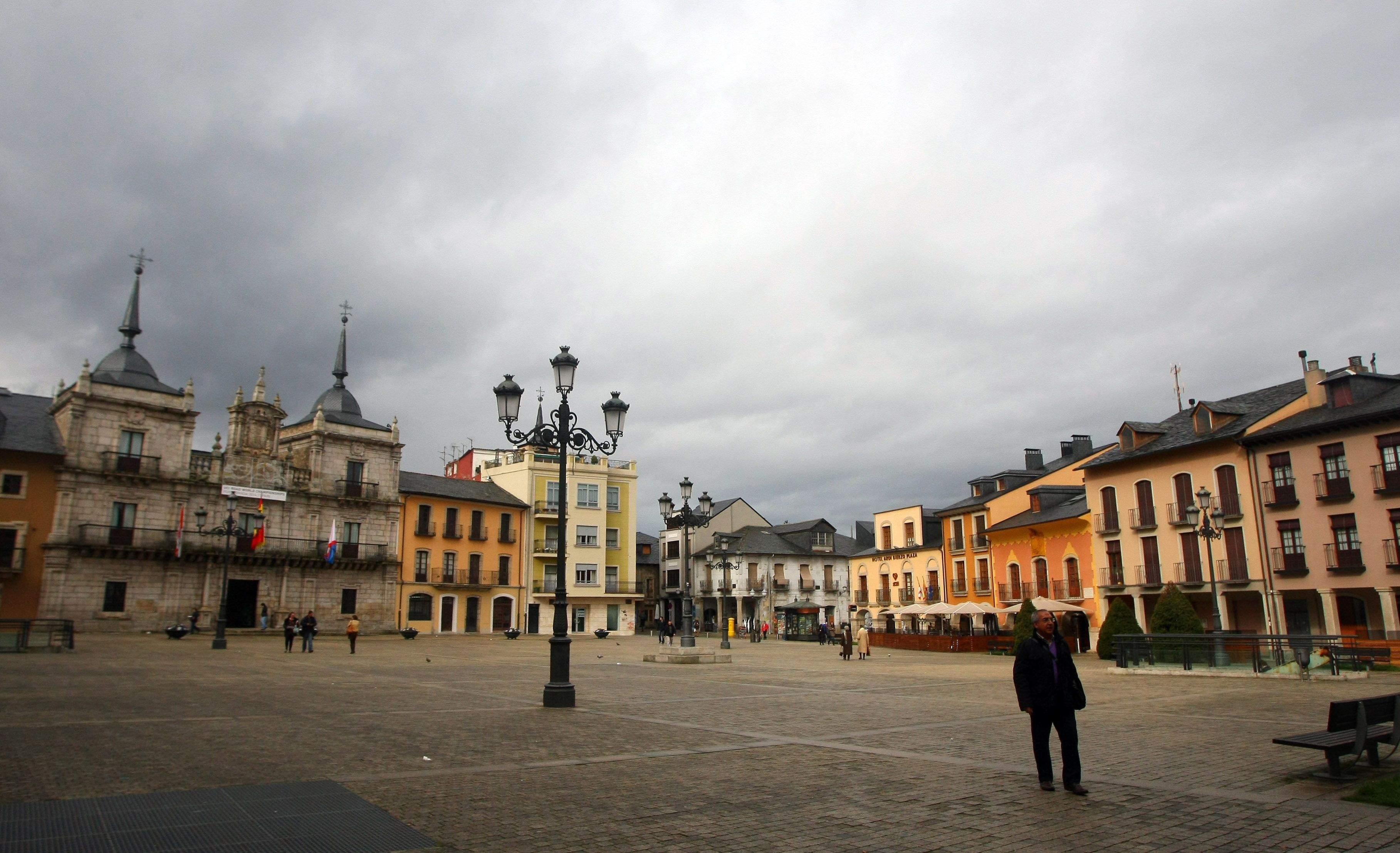 31-03-14 - César Sánchez - Plaza del Ayuntamiento de Ponferrada (León).