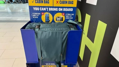 Muestra del reconocible estándar de Ryanair en su zona de facturación