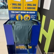 Muestra del reconocible estándar de Ryanair en su zona de facturación