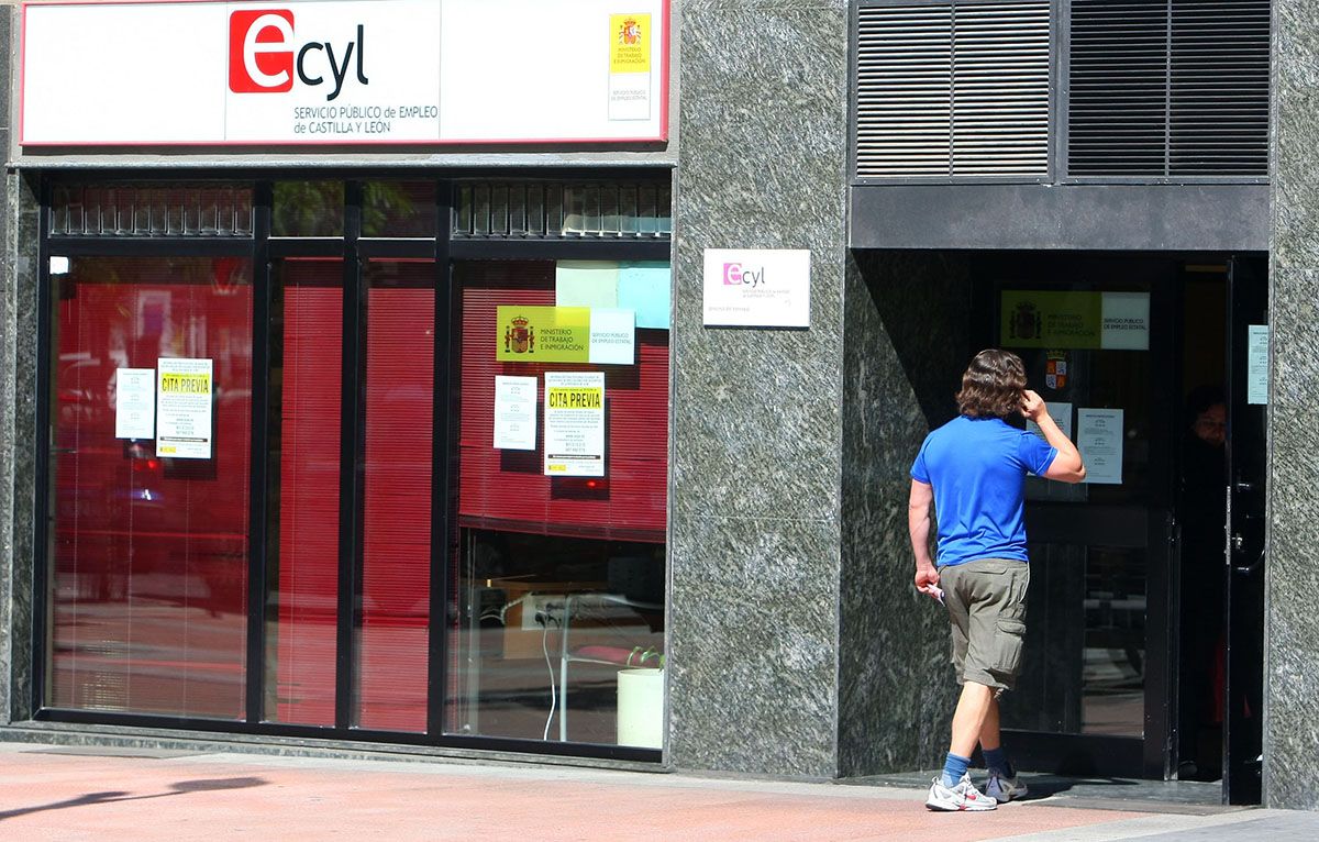 04-06-13 - CÃ©sar SÃ¡nchez - Oficina del ECYL en Ponferrada (LeÃ³n).