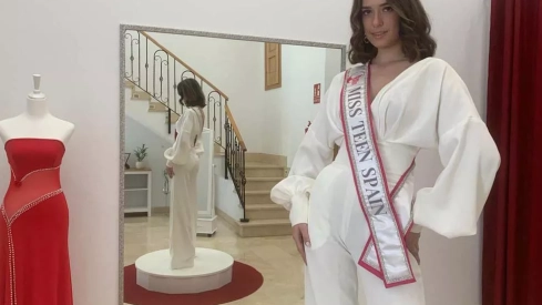 Miss Teen España, Ana Paredes, visita la atelier de Márist Gutiérrez Miss Teen España, Ana Paredes, visita la atelier de Márist Gutiérrez