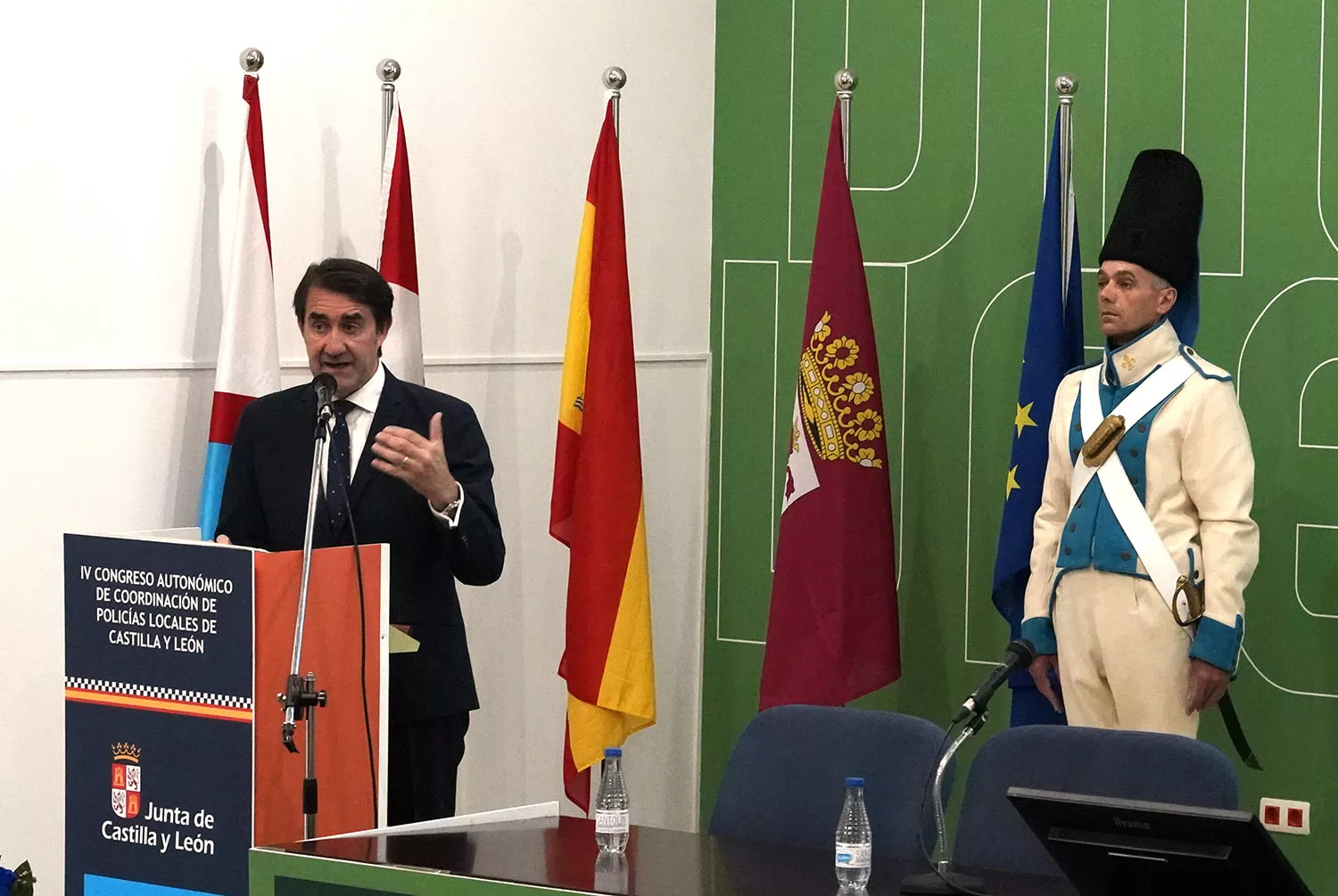 El consejero de Medio Ambiente, Vivienda y Ordenación del Territorio, Juan Carlos Suárez Quiñones, durante la inauguración del IV Congreso Autonómico de Coordinación de Policías Locales en Castilla y León El consejero de Medio Ambiente, Vivienda y Ordenación del Territorio, Juan Carlos Suárez Quiñones, durante la inauguración del IV Congreso Autonómico de Coordinación de Policías Locales en Castilla y León
