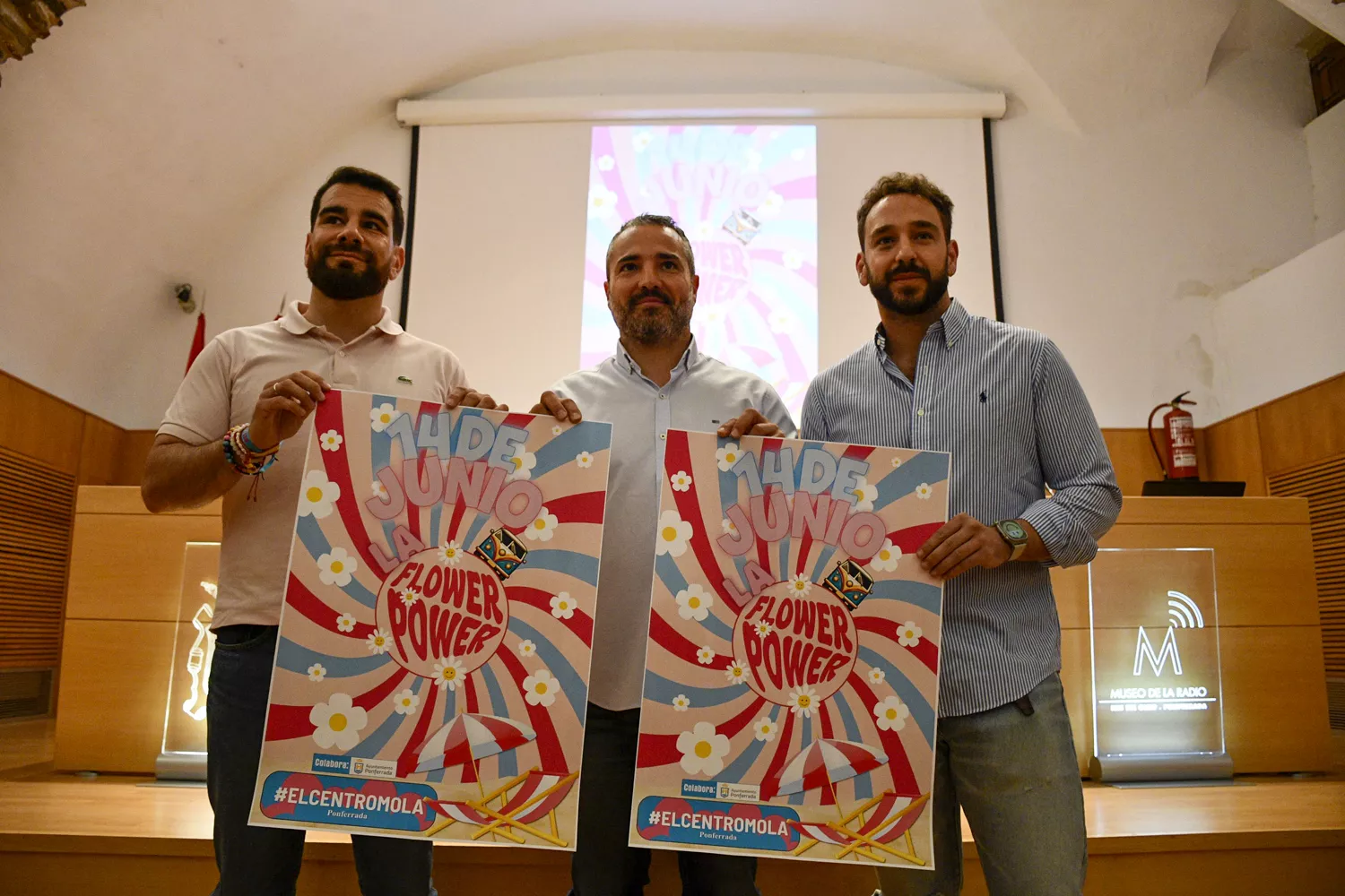 2.000 euros en cheques descuento, una playa y comercios abiertos hasta medianoche: Así celebra Ponferrada el viernes 'Flower Power' del Centro Mola 2.000 euros en cheques descuento, una playa y comercios abiertos hasta medianoche: Así celebra Ponferrada el viernes 'Flower Power' del Centro Mola