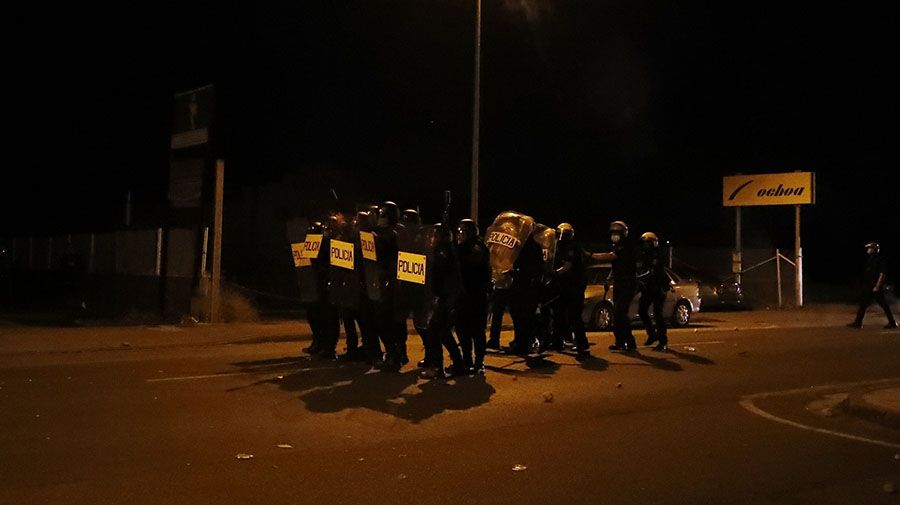 Disturbios durante la madrugada de los trabajadores de LM con los antidisturbios