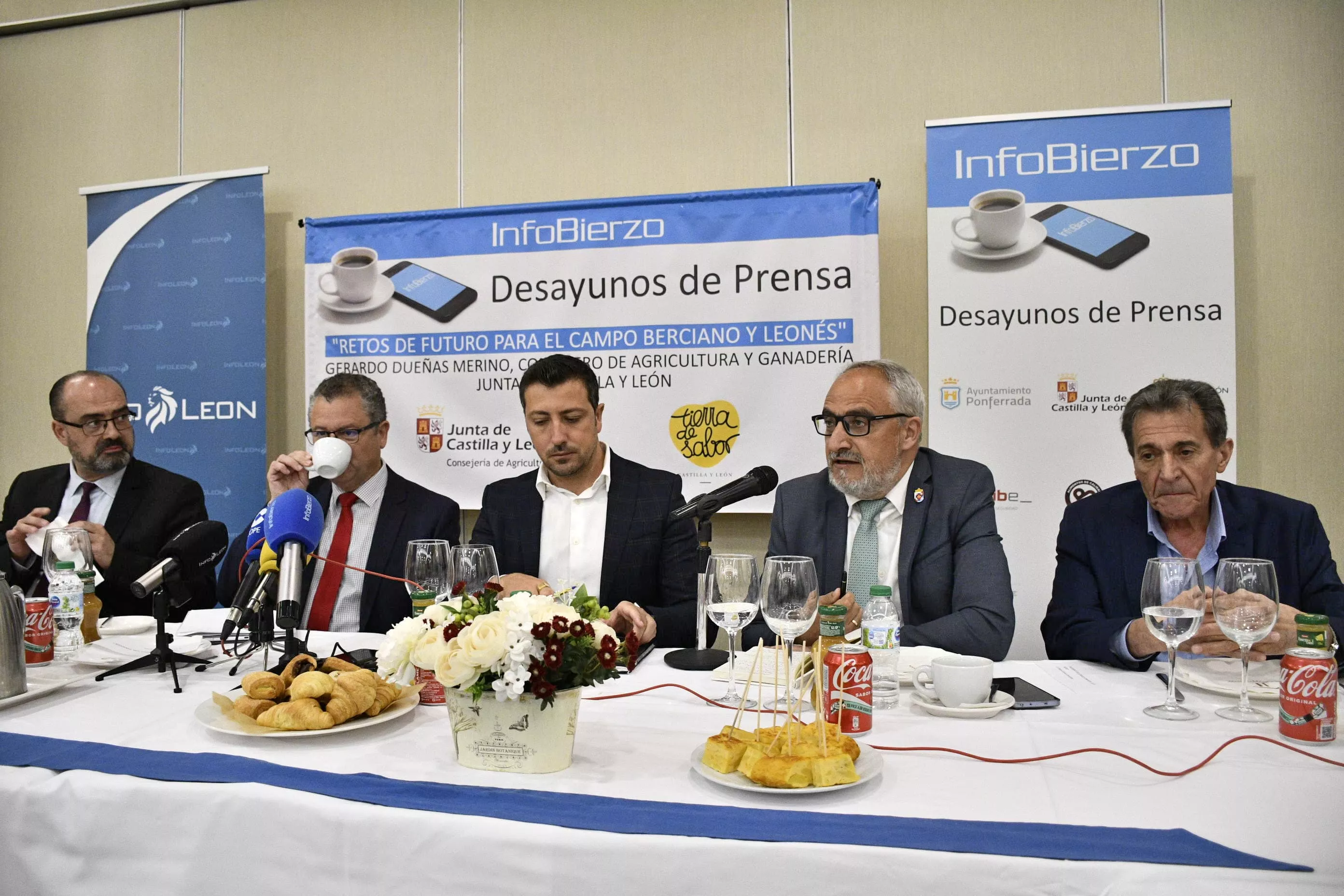 Desayuno de prensa con el consejero de Agricultura y Ganadería