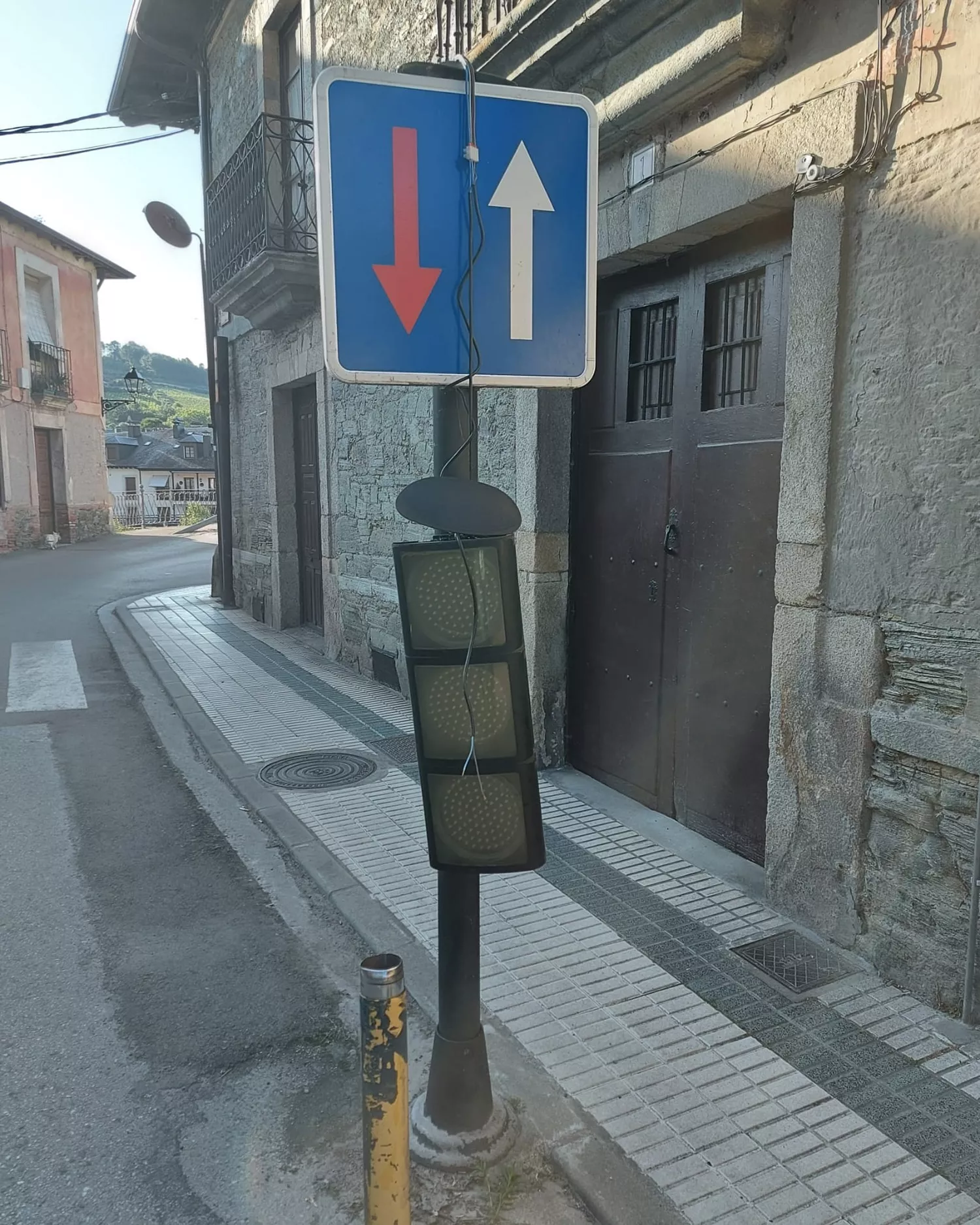 Semáforo vandalizado en la calle Concepción Semáforo vandalizado en la calle Concepción