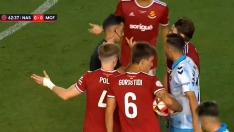 El árbitro residente en León Eder Mallo durante el partido | Captura foto: Cope El árbitro residente en León Eder Mallo durante el partido | Captura foto: Cope