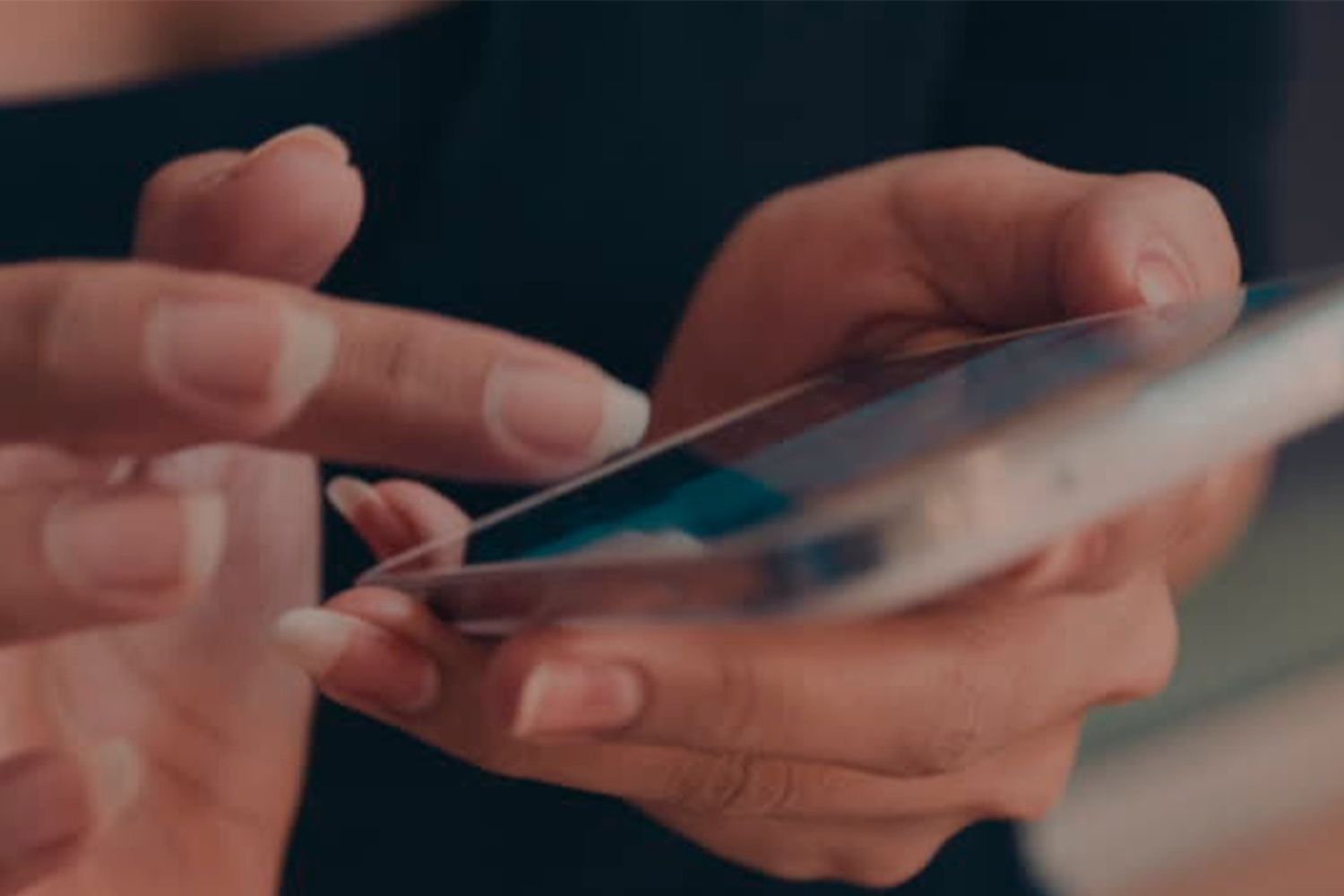 Móvil - Foto de istock | Incibe alerta de una campaña de sms fraudulentos que suplantan a la DGTpara solicitar pagos de supuestas infracciones