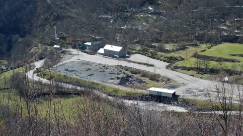 Un fallecido y un herido por la caída de un muro en las obras en el antiguo grupo minero Peñas-Orallo (Villablino)