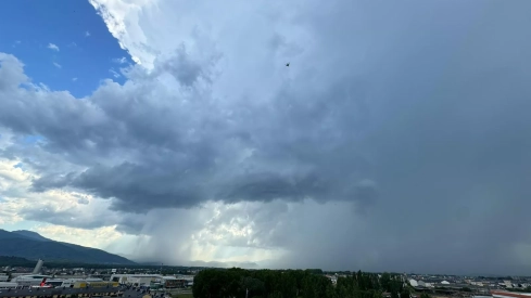 Tormenta en Ponferrada (InfoBierzo). El granizo puede marcar el tiempo en las próximas horas en El Bierzo
