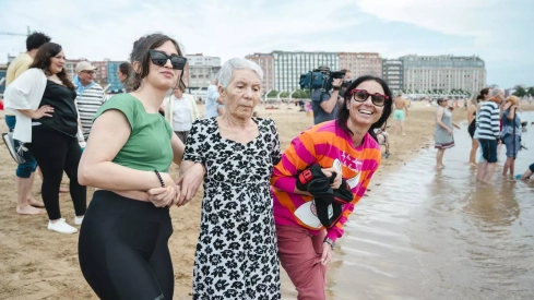 Residentes de Campolar de Bembibre van a la playa (40) Residentes de Campolar de Bembibre van a la playa (40)