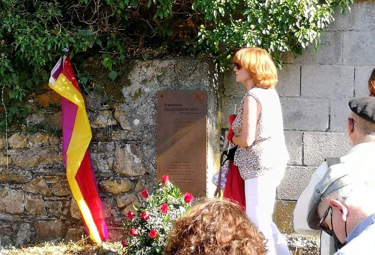 Homenaje a las víctimas del franquismo en la figura de César Terrón celebrado en El Bierzo Homenaje a las víctimas del franquismo en la figura de César Terrón celebrado en El Bierzo