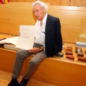 César Sánchez, ICAL. El periodista Luis del Olmo dona una colección de radios y las grabaciones de 'El debate sobre el estado de la nación' de su propiedad al Museo de la Radio de Ponferrada. César Sánchez, ICAL. El periodista Luis del Olmo dona una colección de radios y las grabaciones de 'El debate sobre el estado de la nación' de su propiedad al Museo de la Radio de Ponferrada.