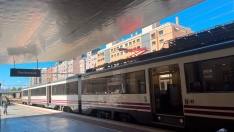 Un tren de Renfe en la estación de Ponferrada