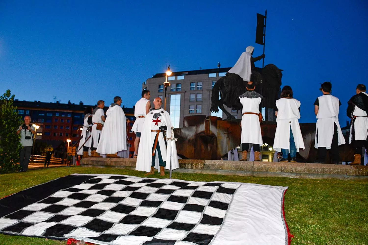 Imposición de la capa al caballero templario (35)