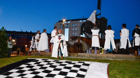 Imposición de la capa al caballero templario (35)