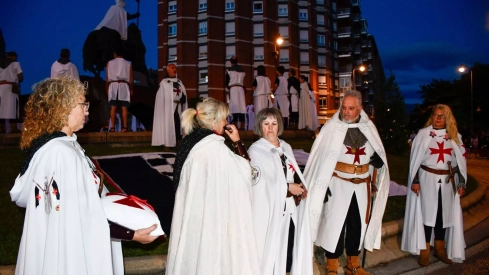 Imposición de la capa al caballero templario (34)