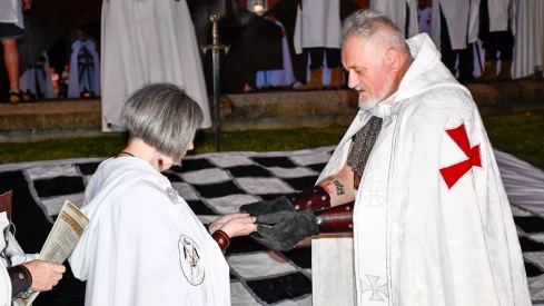Imposición de la capa al caballero templario (33)