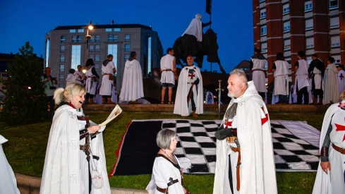 Imposición de la capa al caballero templario (32)