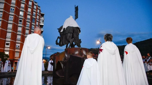 Imposición de la capa al caballero templario (28)