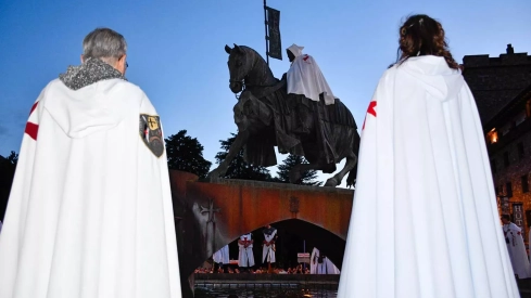 Imposición de la capa al caballero templario (25)
