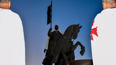 Imposición de la capa al caballero templario (22)