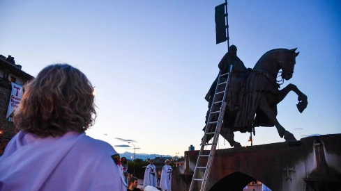 Imposición de la capa al caballero templario (18)