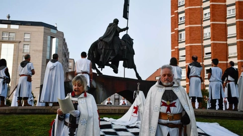 Imposición de la capa al caballero templario (16)