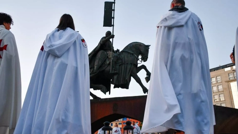 Imposición de la capa al caballero templario (15)