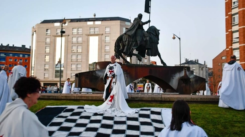 Imposición de la capa al caballero templario (13)