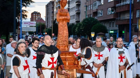 Imposición de la capa al caballero templario (12)