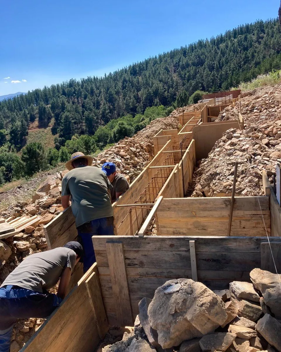 Cimientos sobre los que se levantará el letrero 'A Tope' Cimientos sobre los que se levantará el letrero 'A Tope'