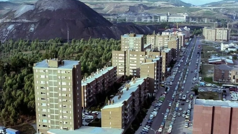 Una foto que recuerda el 'monstruo negro' de la Montaña de Carbón de Ponferrada