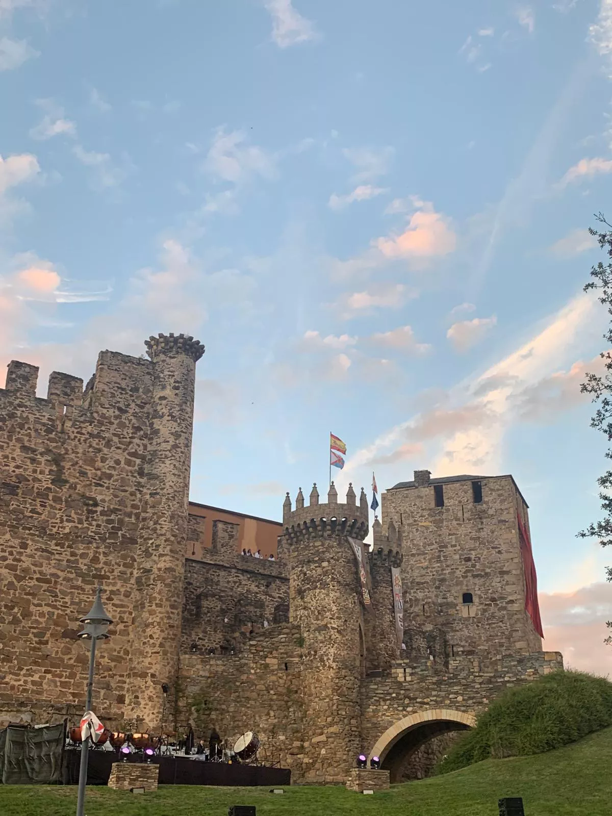 Foto del Castillo de Ponferrada el sábado de la Noche Templaria. Foto del Castillo de Ponferrada el sábado de la Noche Templaria.
