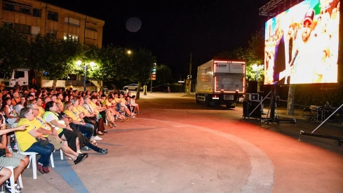 Bembibre disfruta del estreno del Gran Prix viendo el programa en pantalla gigante  (12)