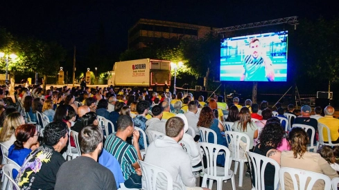 Bembibre disfruta del estreno del Gran Prix viendo el programa en pantalla gigante  (11)