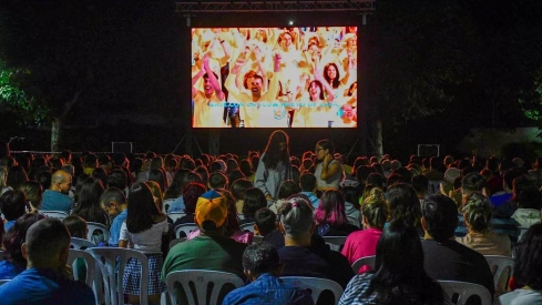 Bembibre disfruta del estreno del Gran Prix viendo el programa en pantalla gigante  (8)