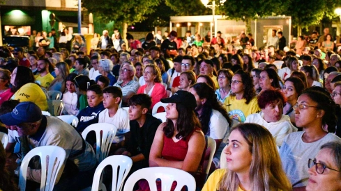 Bembibre disfruta del estreno del Gran Prix viendo el programa en pantalla gigante  (7)