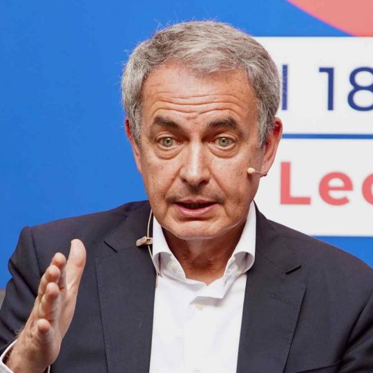 La Audiencia Nacional imputa a Zapatero en el 'caso Plus Ultra'