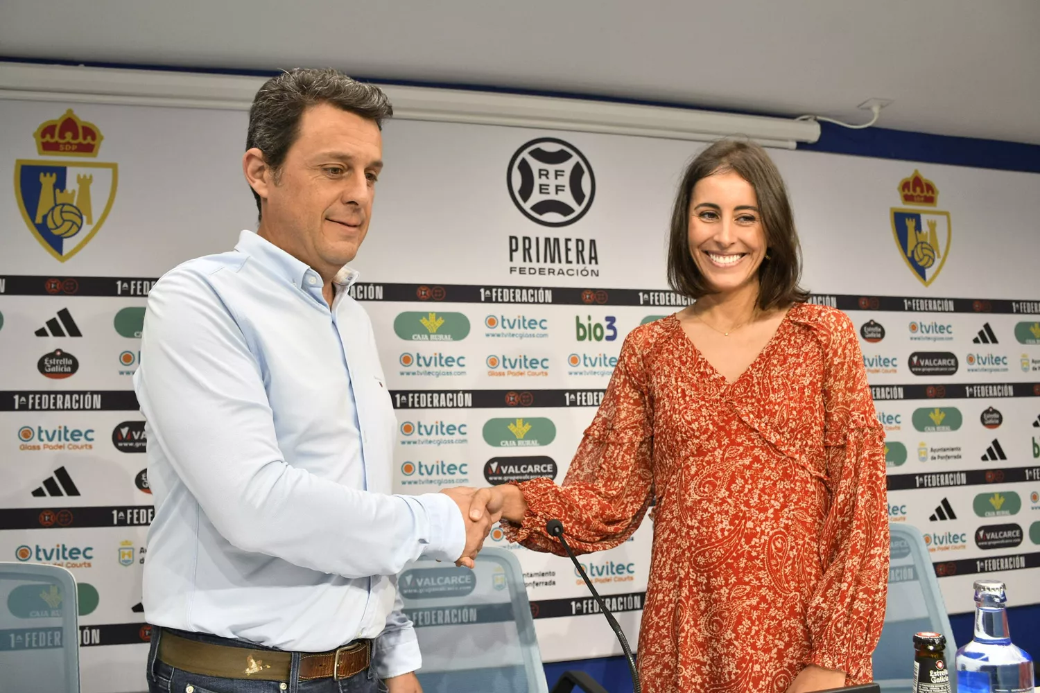 El pantalón de la Ponferradina lucirá el logo de Recoletas en una ampliación de la colaboración entre entidades