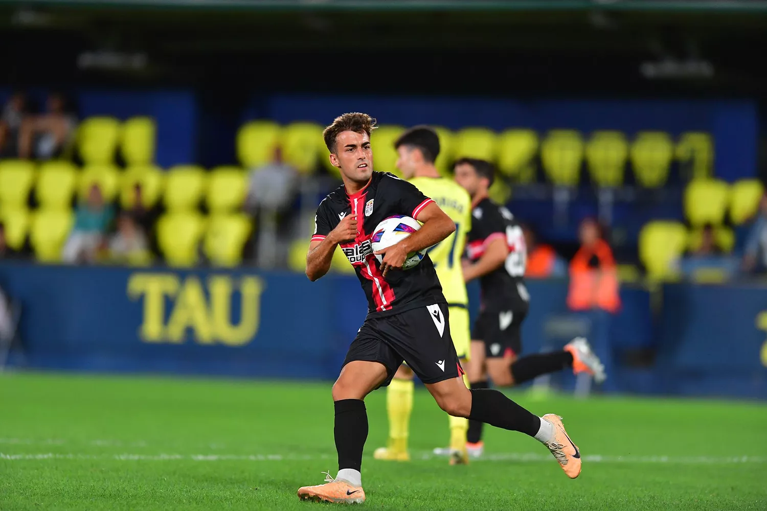 Iván Ayllón, nueva opción para el ataque de la Ponferradina Iván Ayllón, nueva opción para el ataque de la Ponferradina