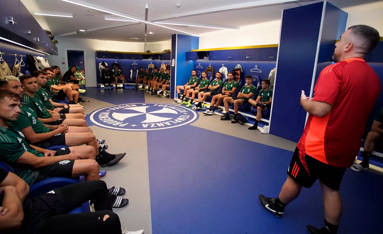 Primer entrenamiento de la Ponferradina para la temporada 24 25 (2) Primer entrenamiento de la Ponferradina para la temporada 24 25 (2)