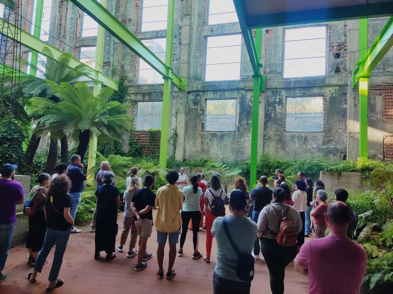 Recorrido guiado, exposición Fuego Verde bajo el título Entre helechos Recorrido guiado, exposición Fuego Verde bajo el título Entre helechos