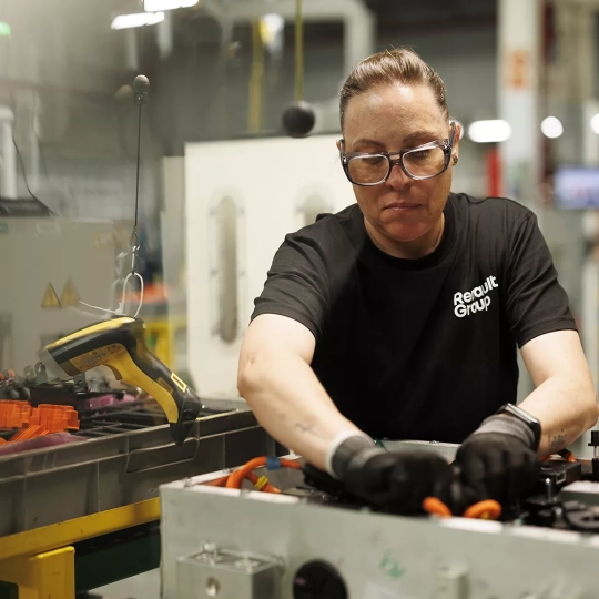 Fabrica de Renault en Valladolid | El 27,7% de los trabajadores de Castilla y León tuvo que acreditar un idioma que después no utilizó Fabrica de Renault en Valladolid | El 27,7% de los trabajadores de Castilla y León tuvo que acreditar un idioma que después no utilizó